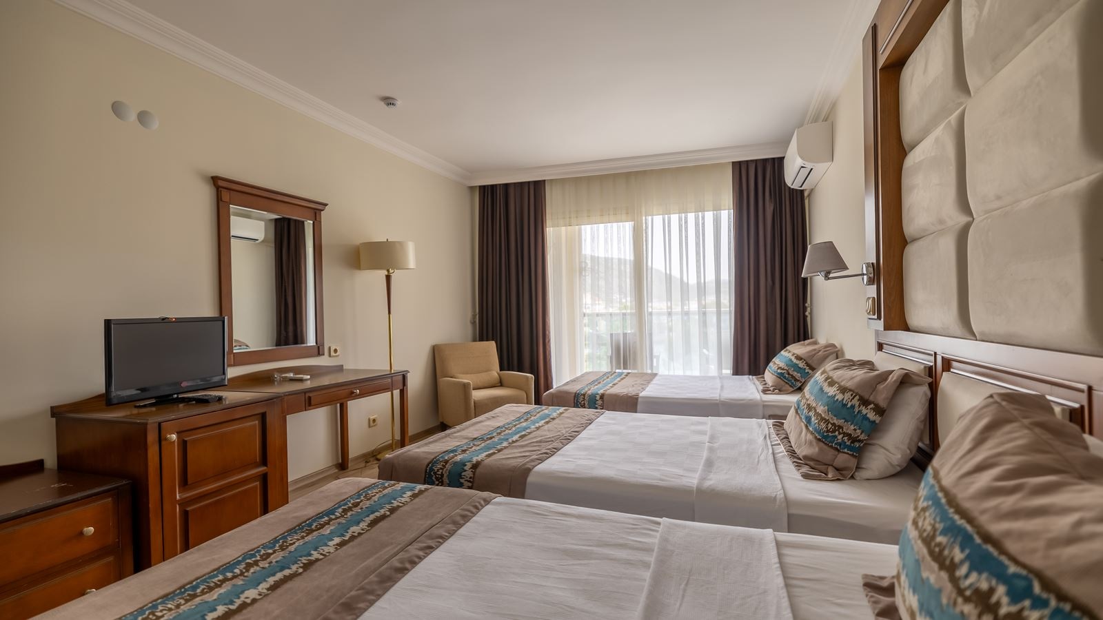 rooms-coral-room-2+2