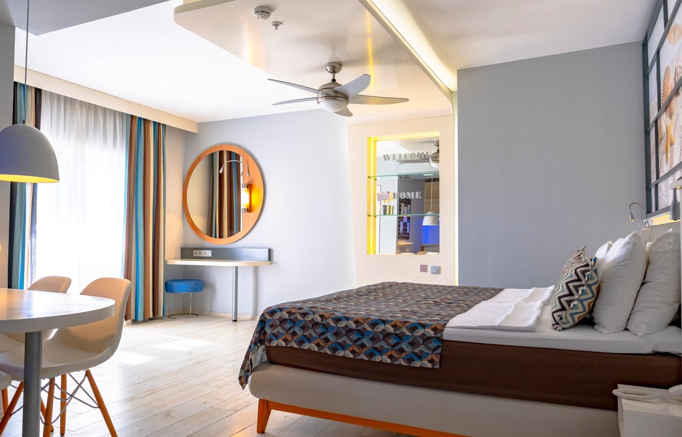 rooms-family-swim-up-room