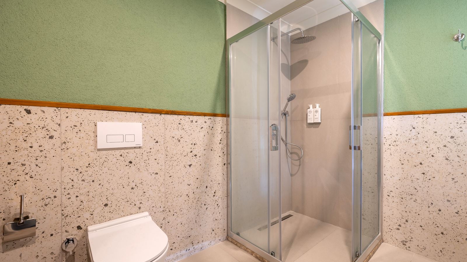 rooms-stone-houses-sea-side