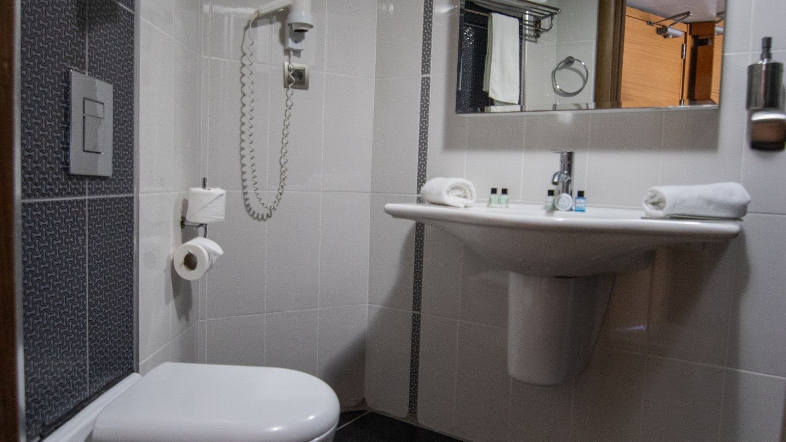 rooms-standard-room-land-view