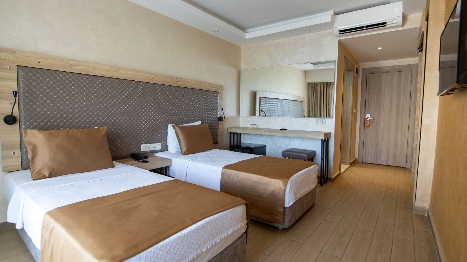 rooms-standard-room-land-view