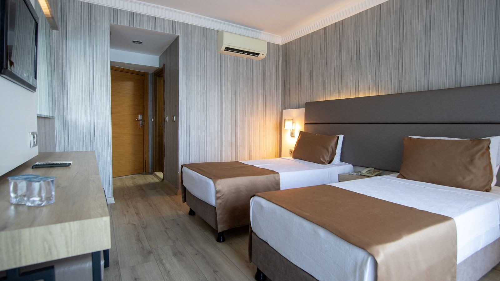 rooms-standard-room-land-view