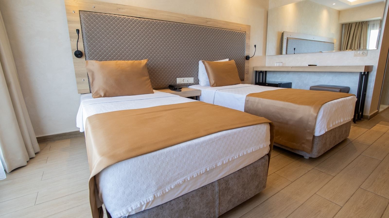 rooms-standard-room-land-view