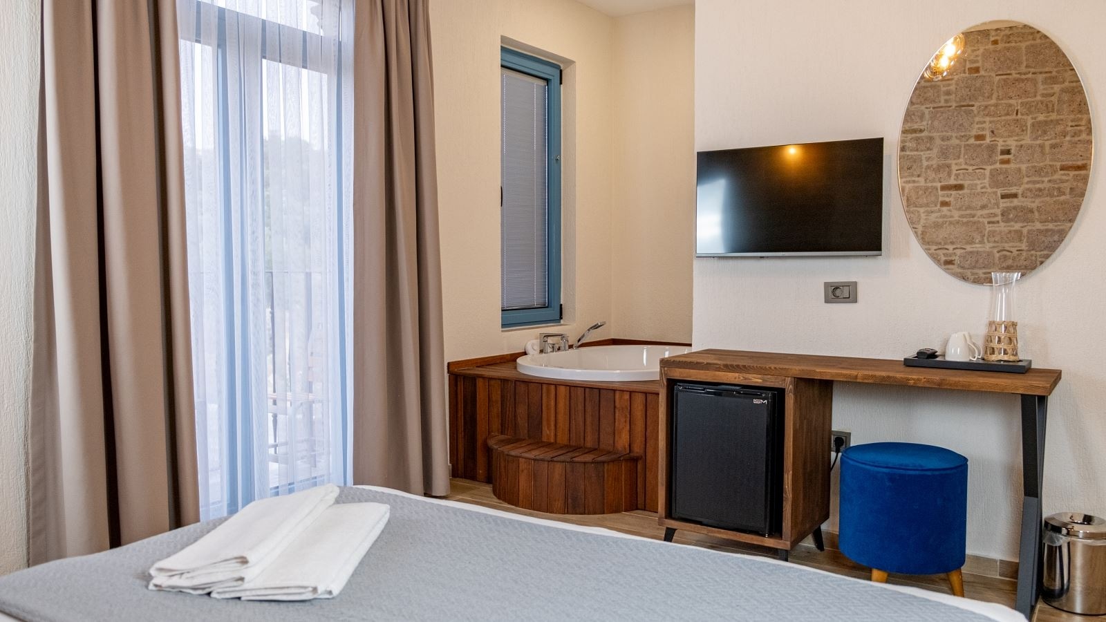 rooms-jakuzili-deluxe-oda