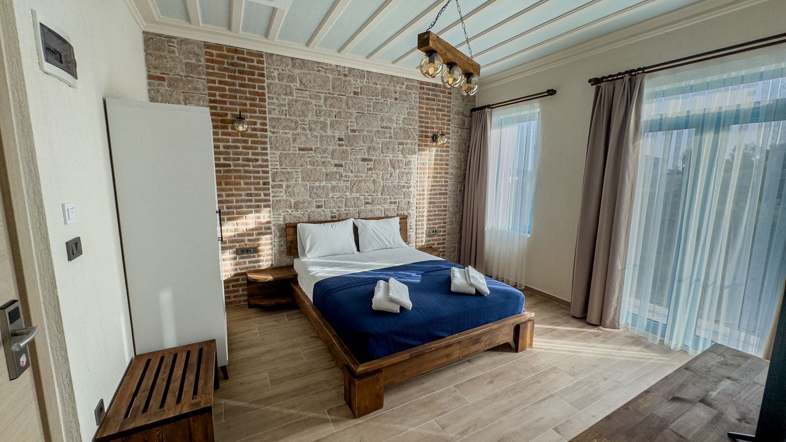 rooms-jakuzili-deluxe-oda