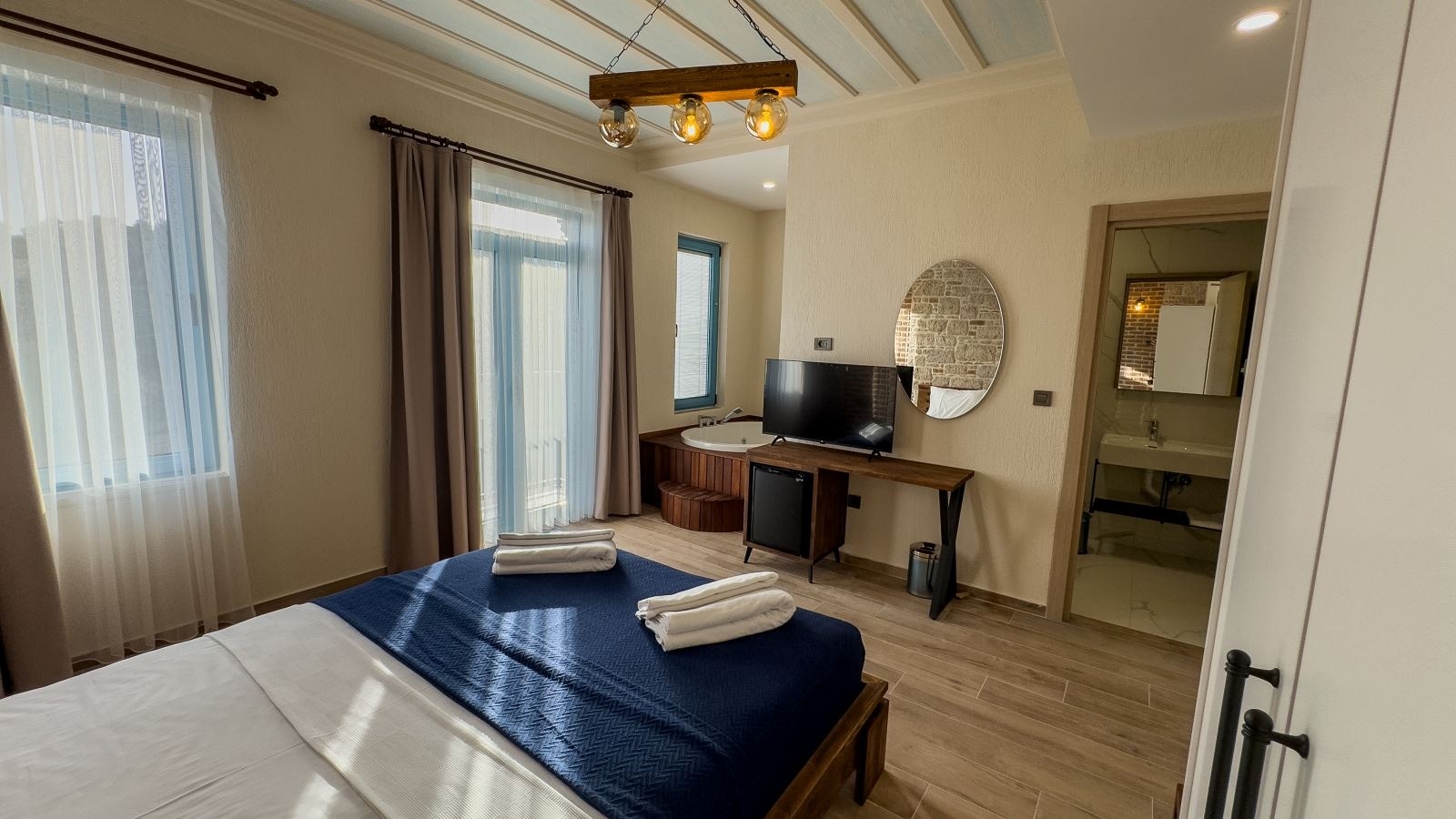 rooms-jakuzili-deluxe-oda