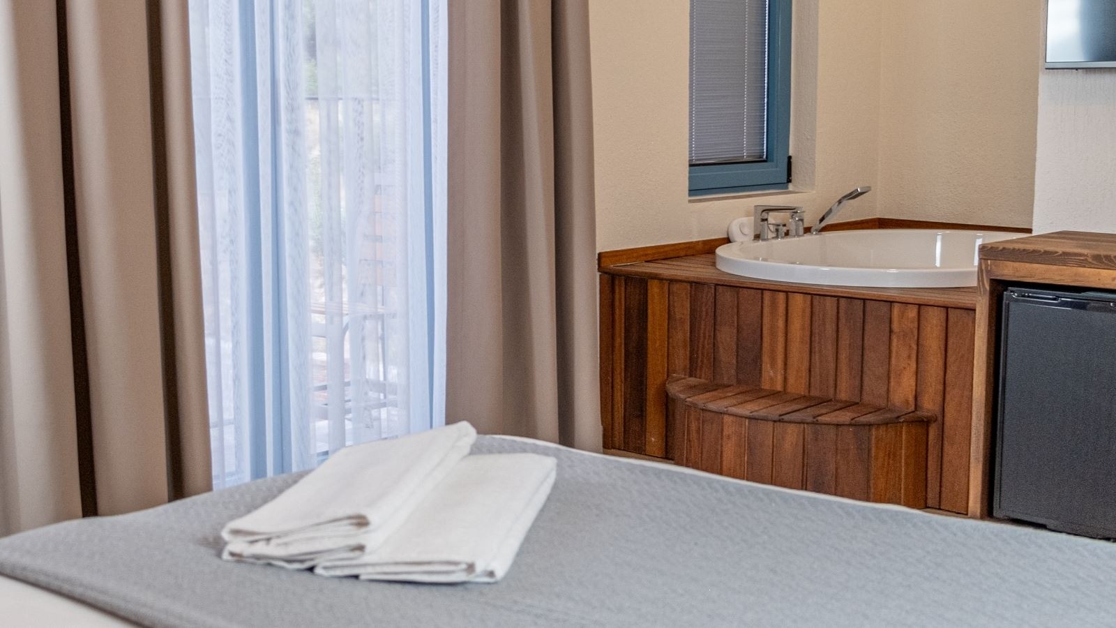 rooms-jakuzili-deluxe-oda