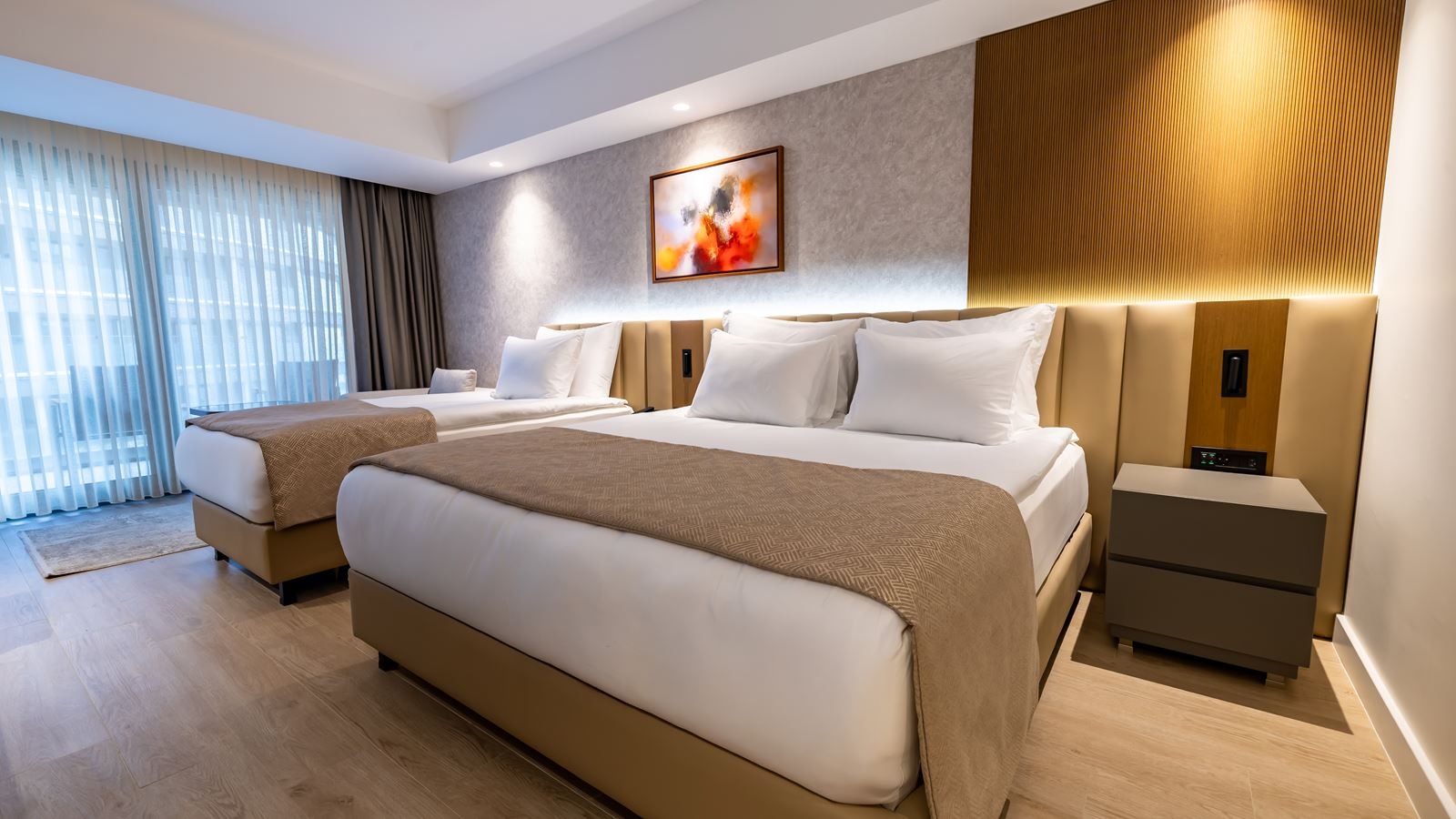 rooms-deluxe-room-landview