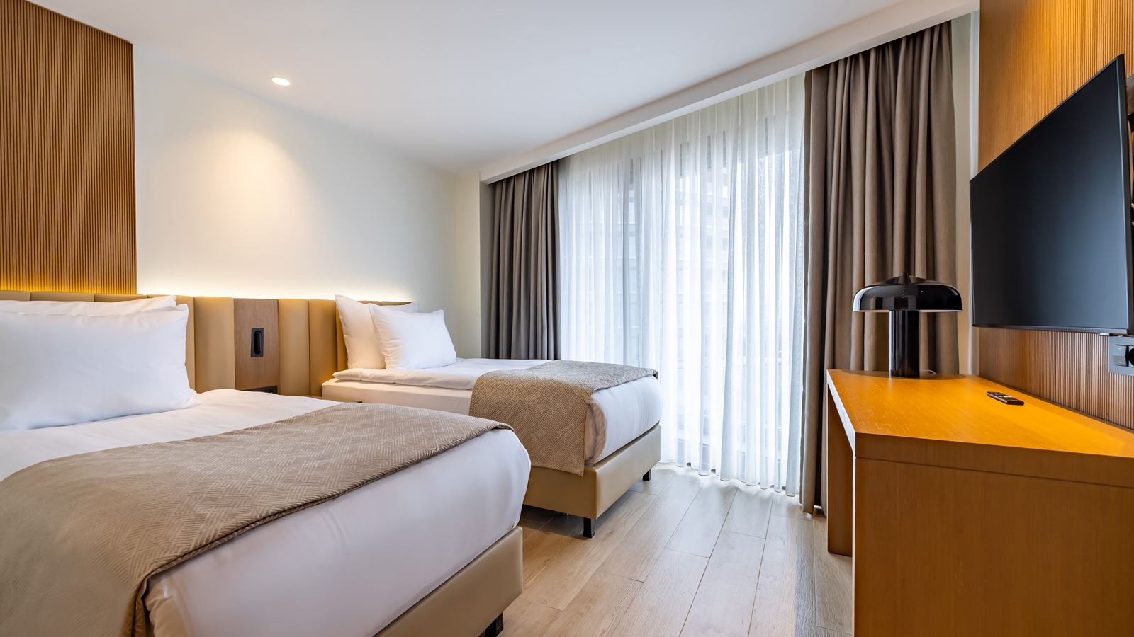 rooms-family-suite-landview