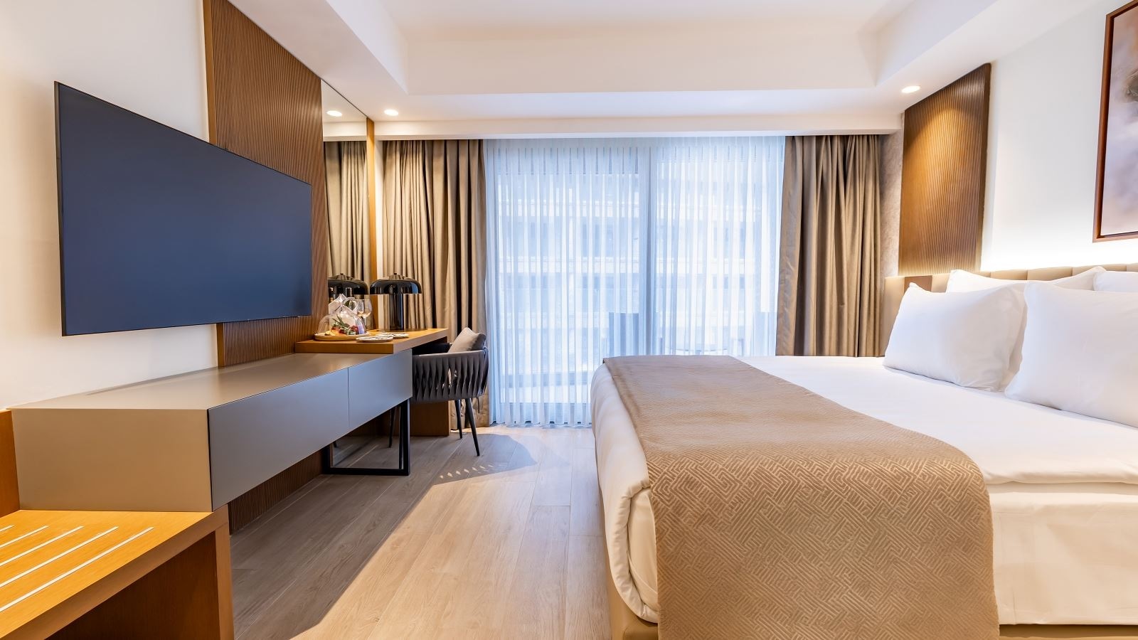 rooms-classic-room-landview