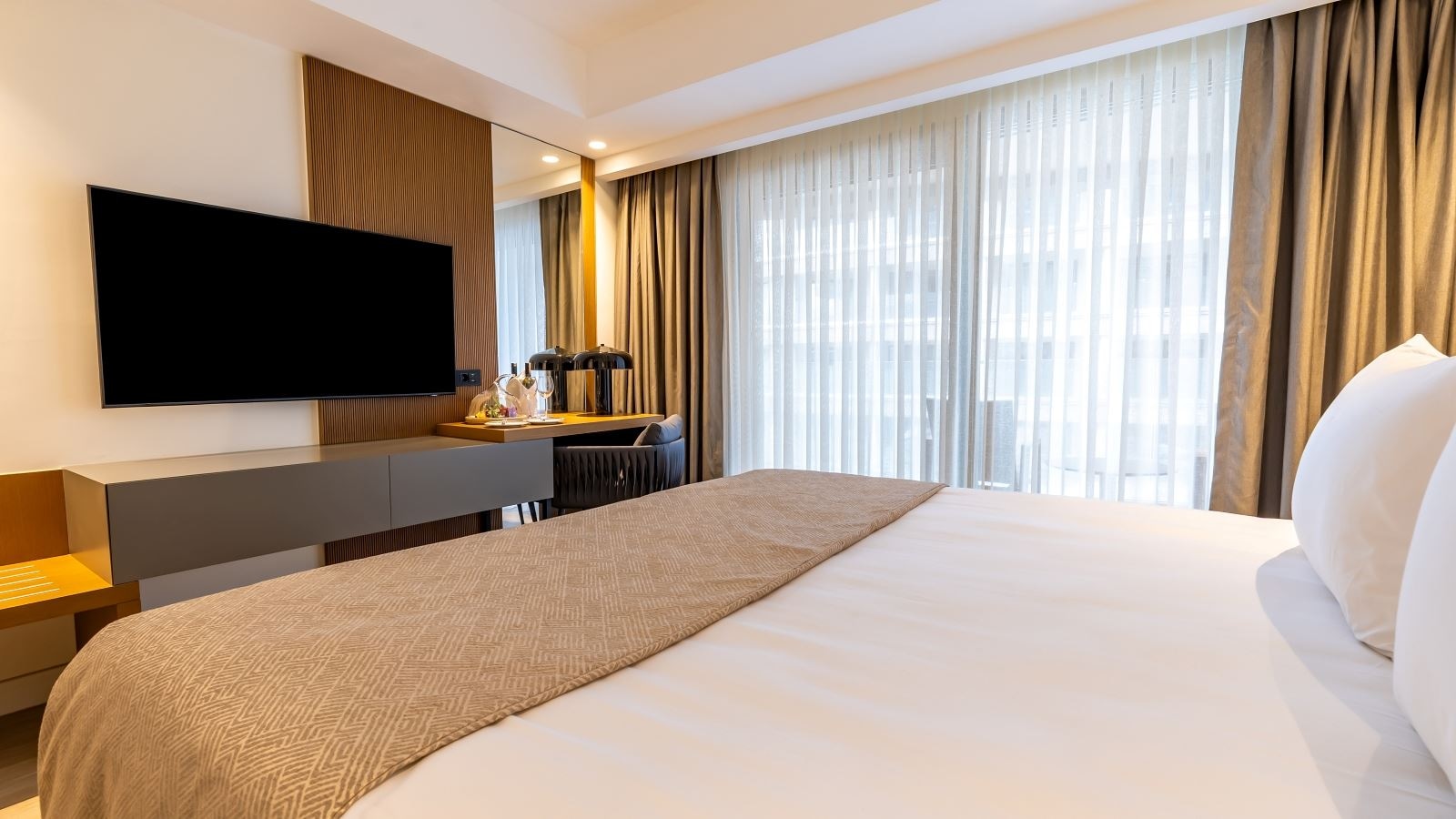 rooms-classic-room-landview