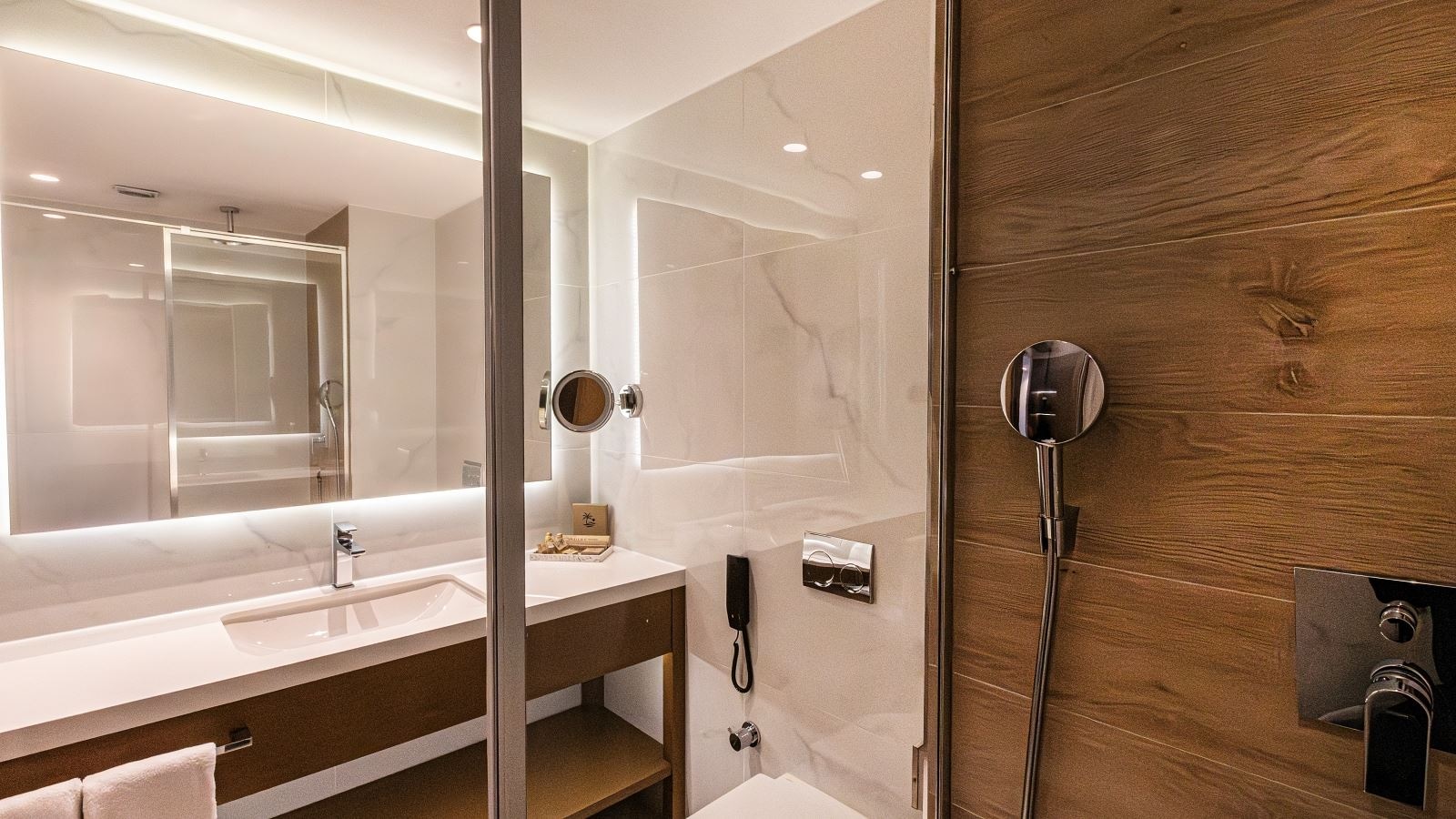 rooms-classic-room-landview