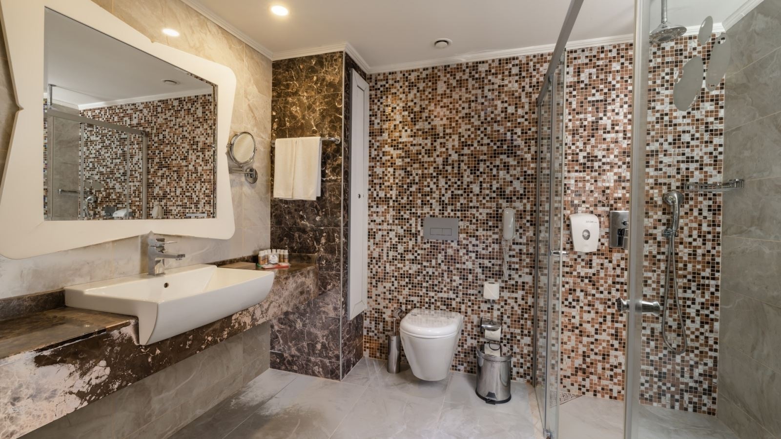 rooms-family-room-side-sea-view