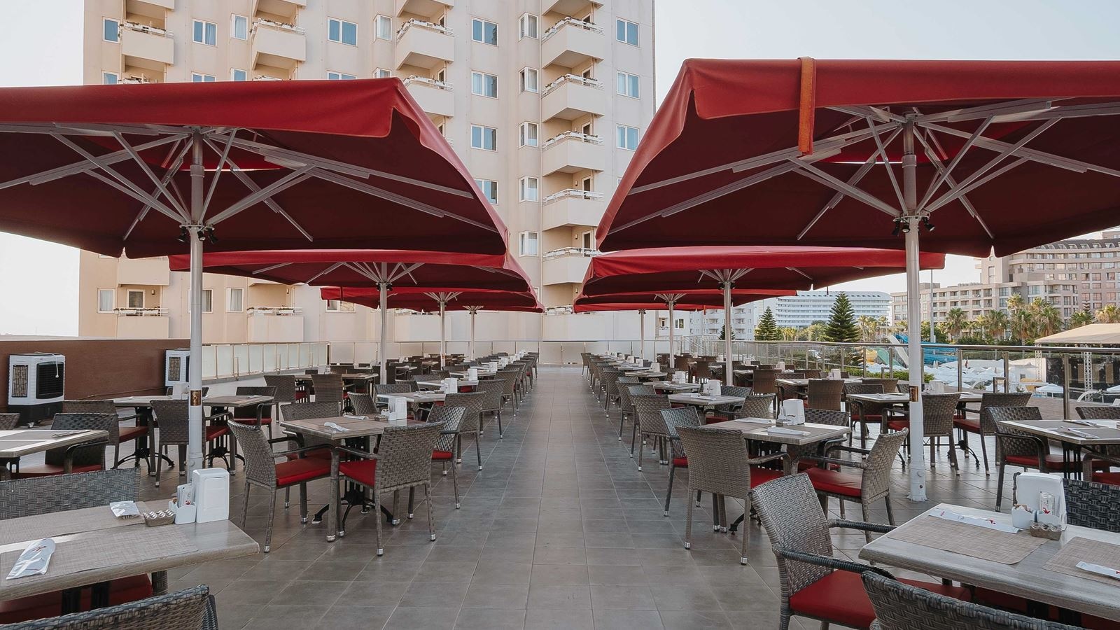 restaurants-main-restaurant--terrace