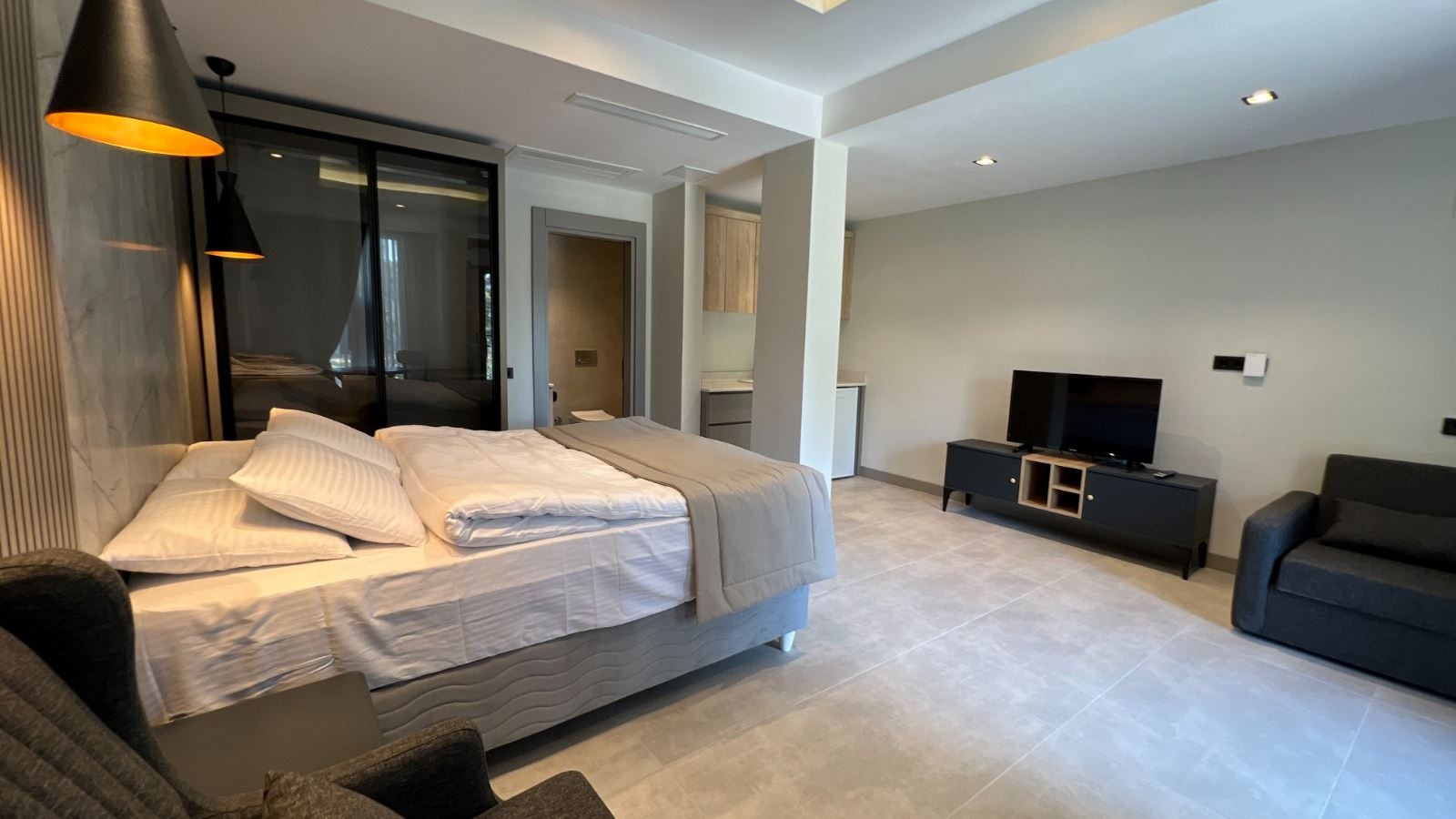 rooms-family-room-1+1