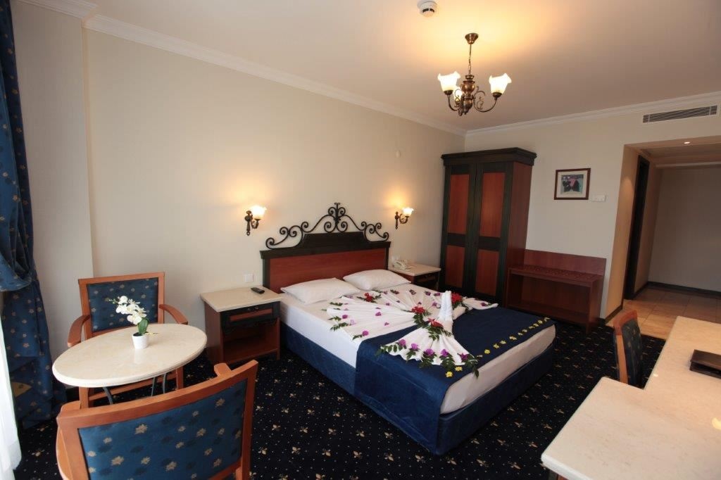 rooms-family-room-landview