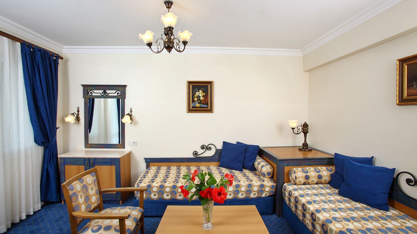 rooms-coral-room-family-land-view