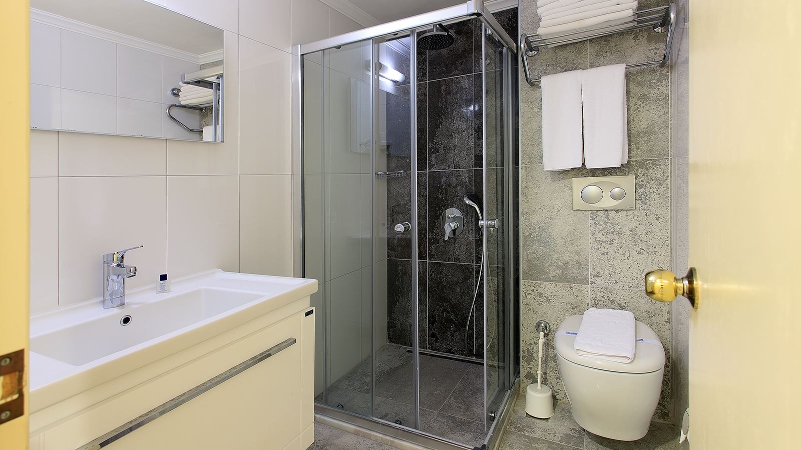 rooms-standard-room-with-balcony