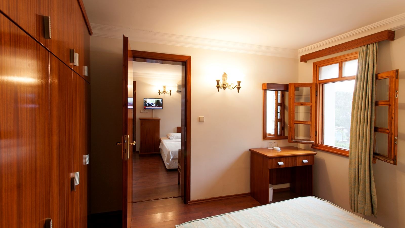 rooms-family-2-bedroom-with-balcony