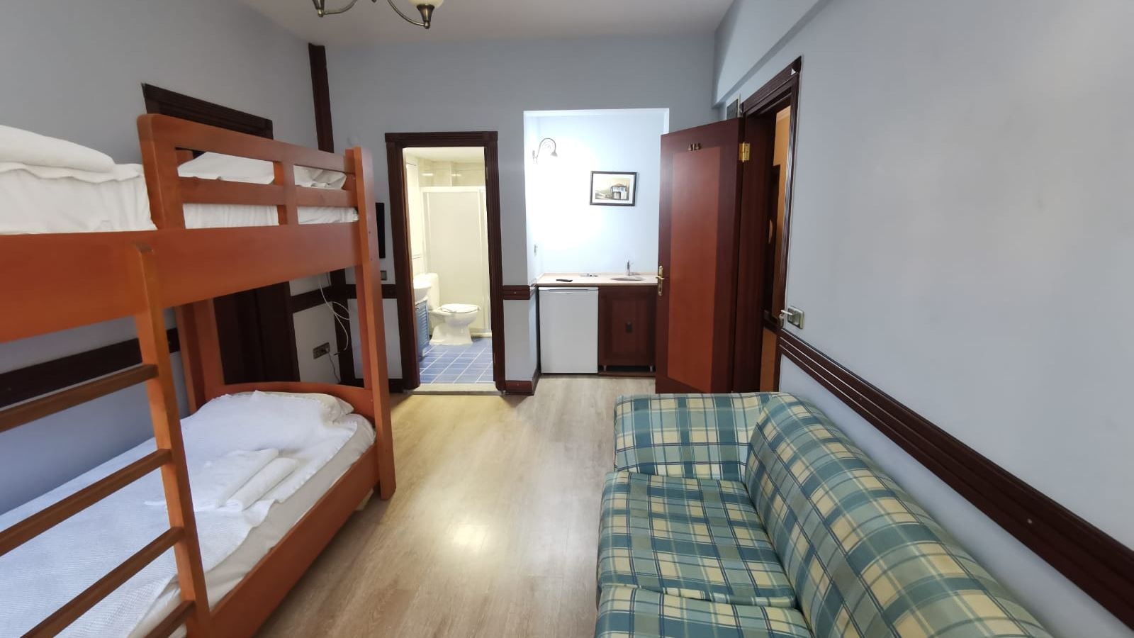 rooms-family-room-one-bedroom