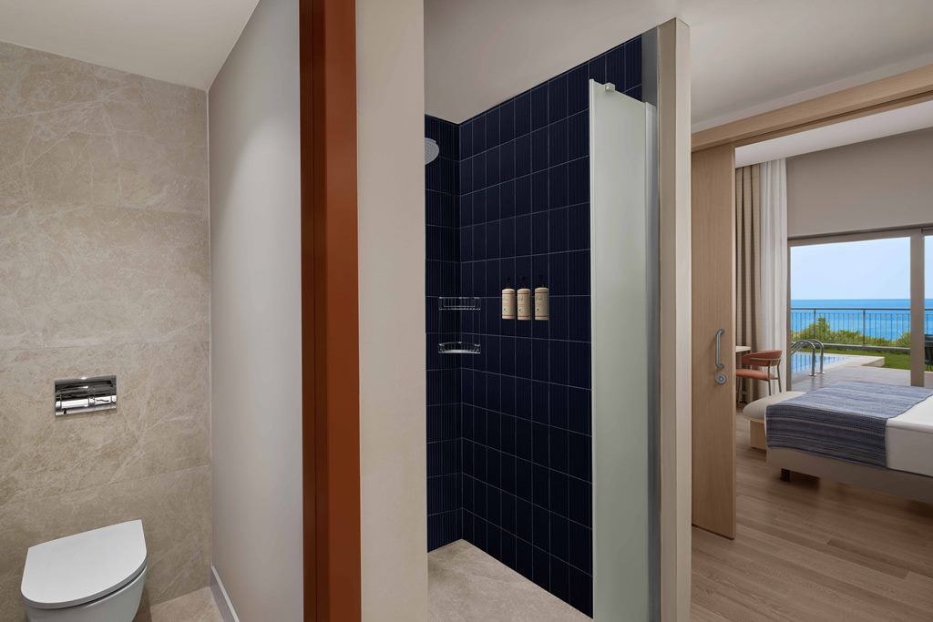 rooms-suite-with-private-pool-adult-area