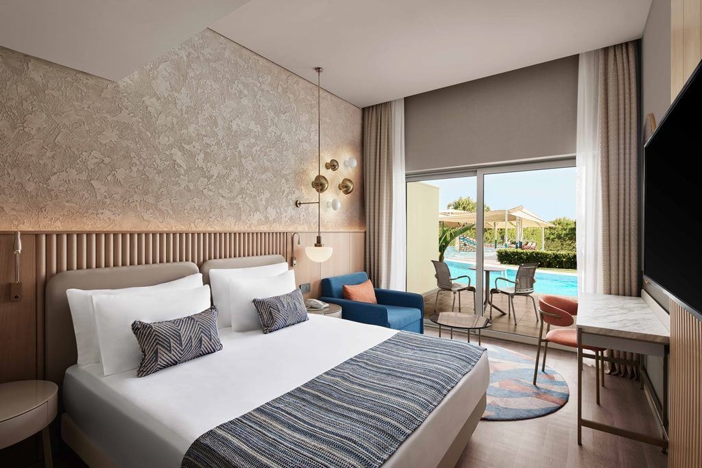 rooms-family-superior-sea-view-swim-up