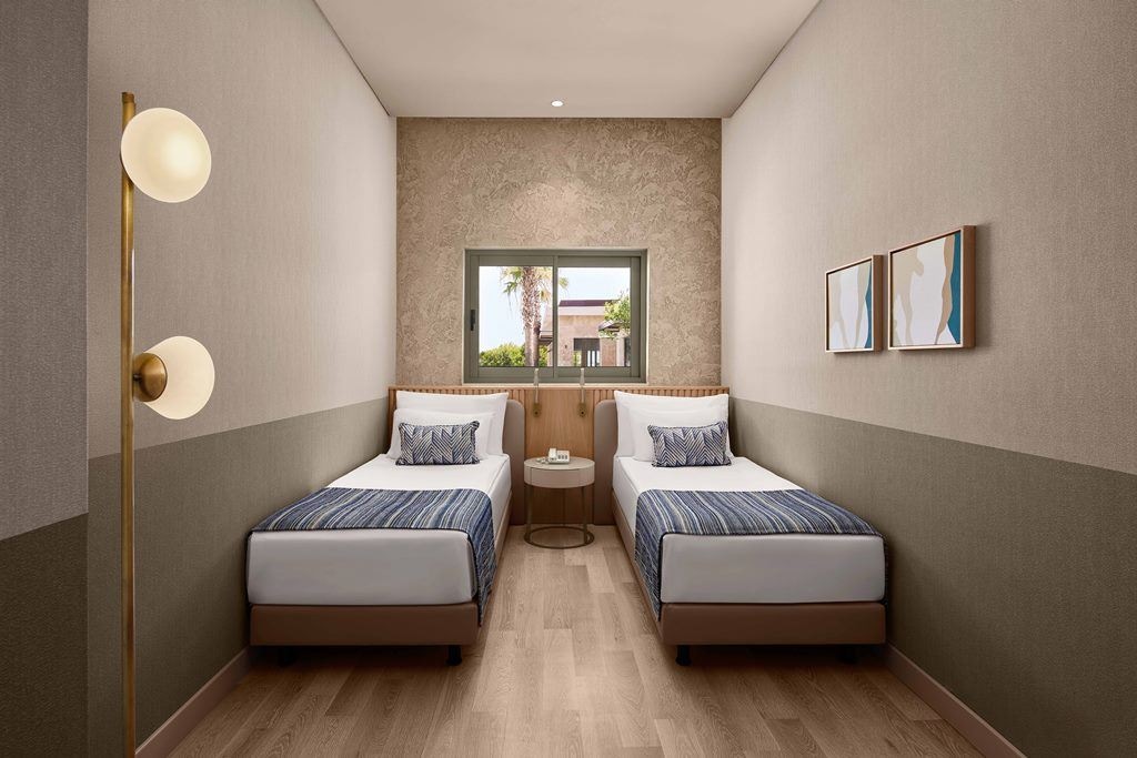 rooms-family-superior-sea-view-swim-up