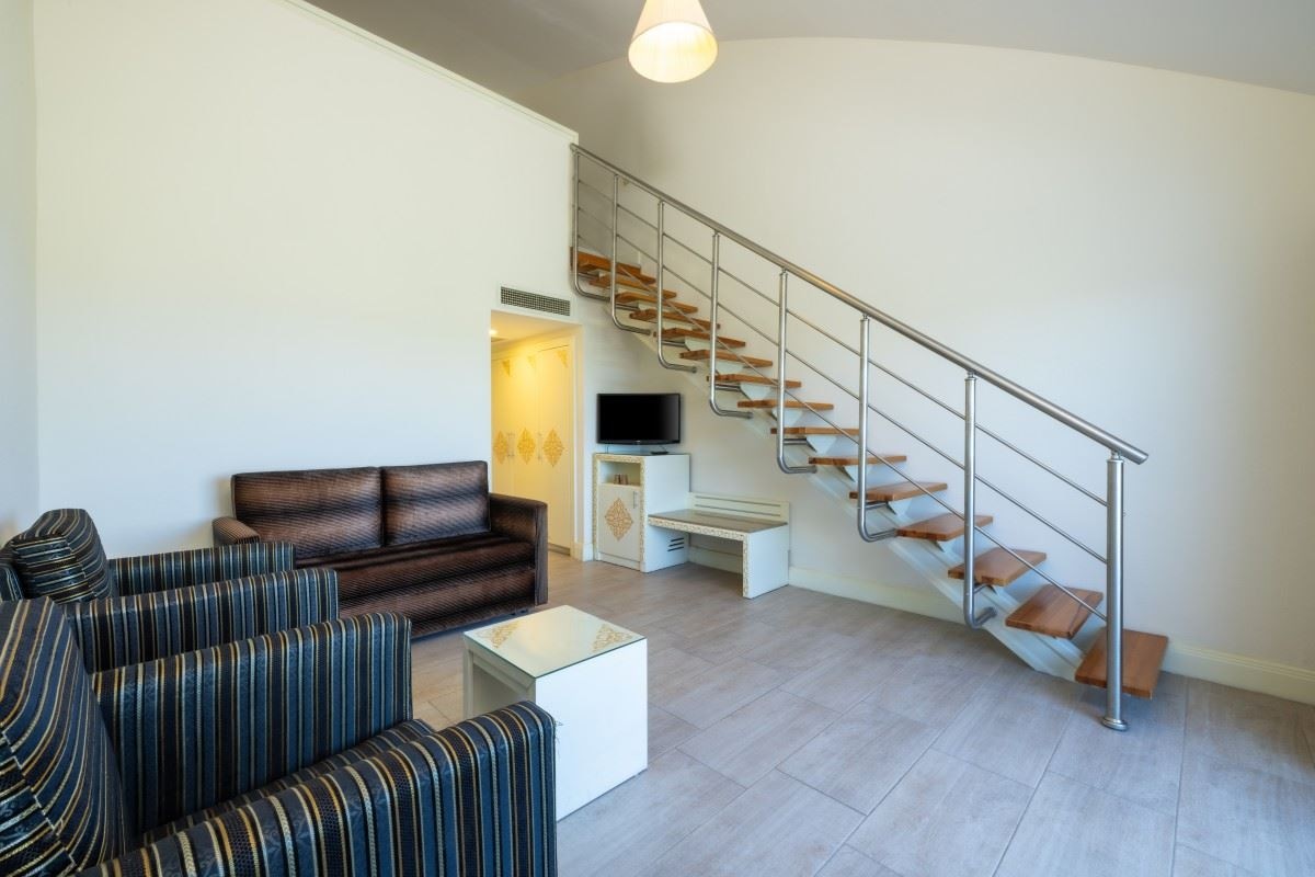 rooms-dublex-family-room-side-sea-view