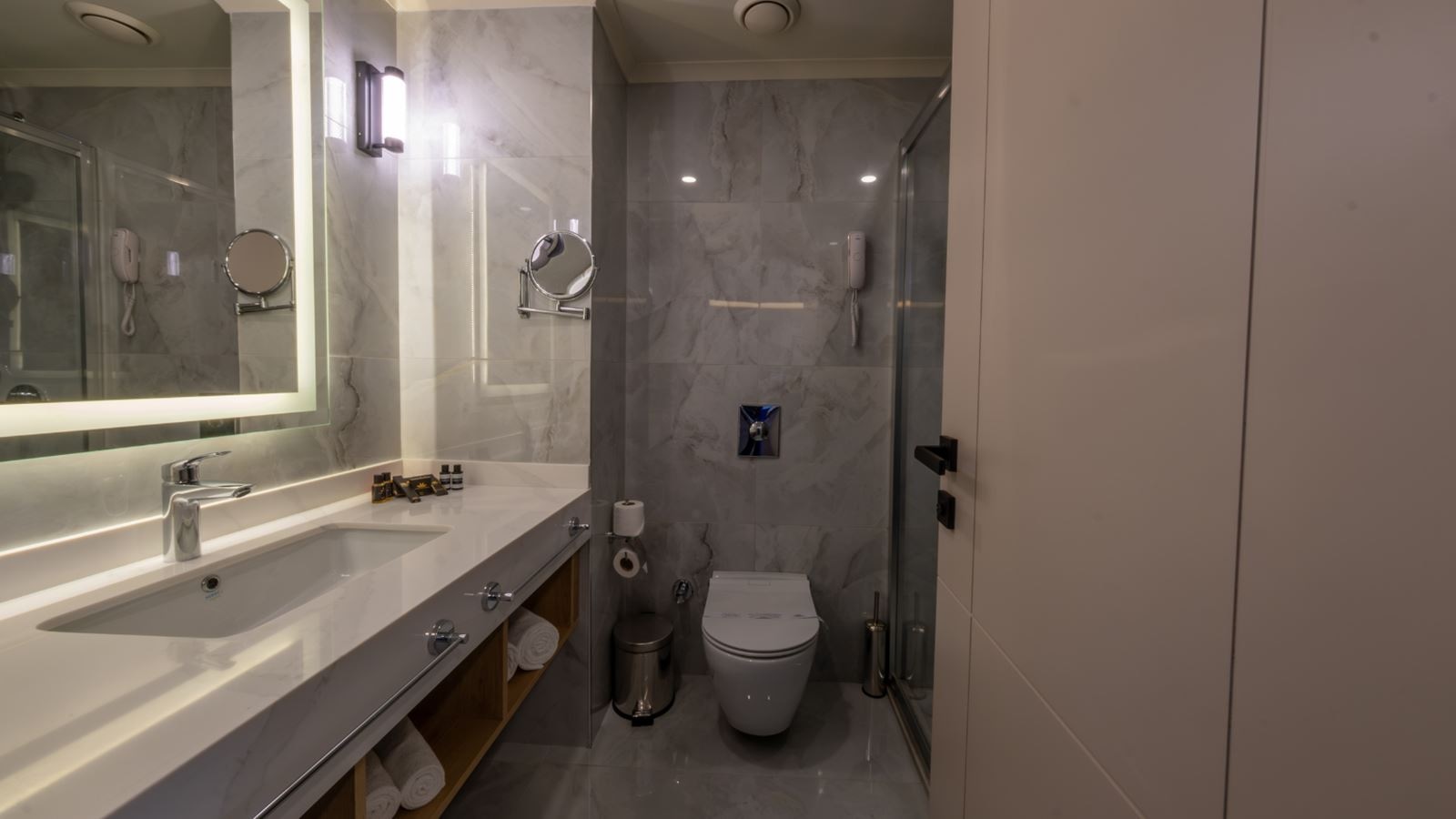 rooms-family-room-2-bedrooms