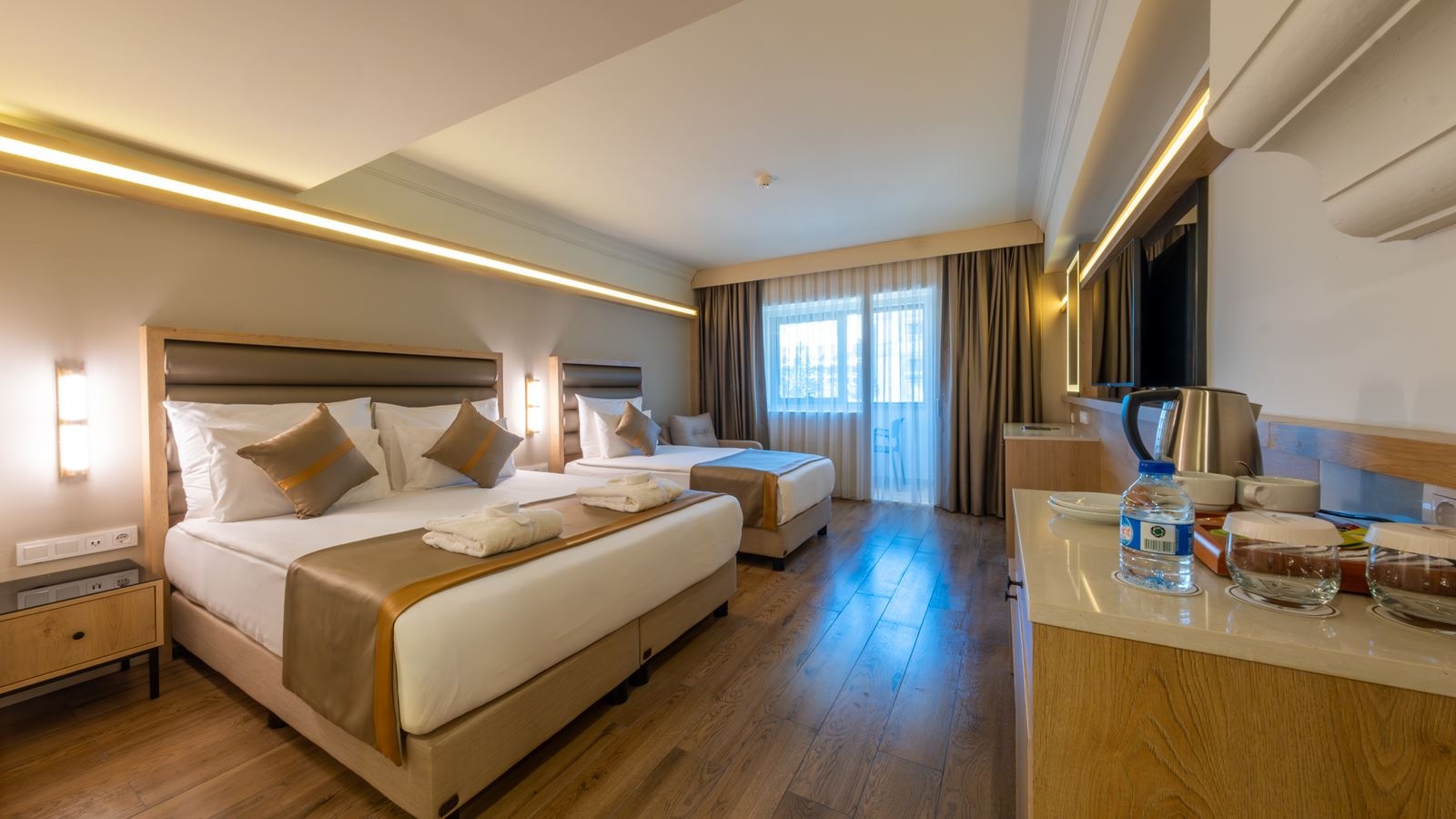 rooms-family-room-b-roh