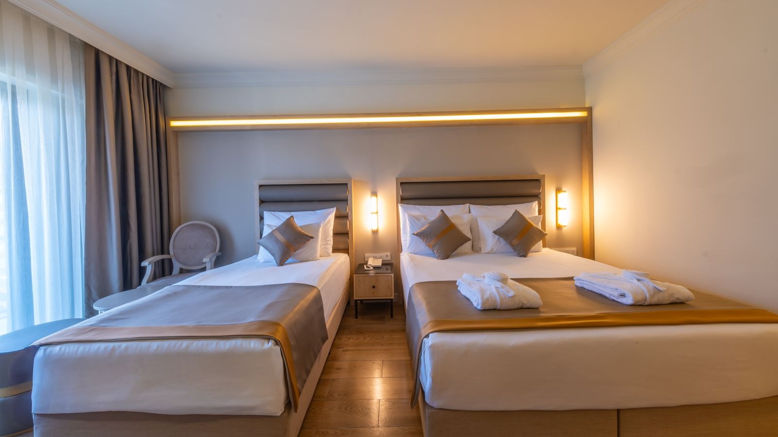 rooms-family-room-b-roh