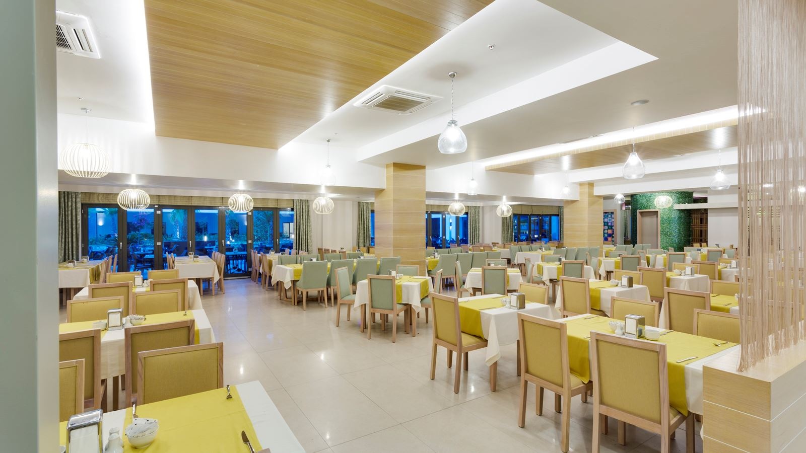 restaurants-riviera-main-restaurant