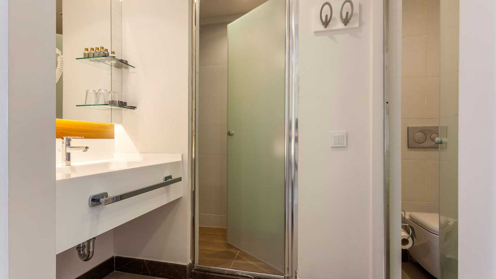 rooms-single-standard-room-side-sea-view