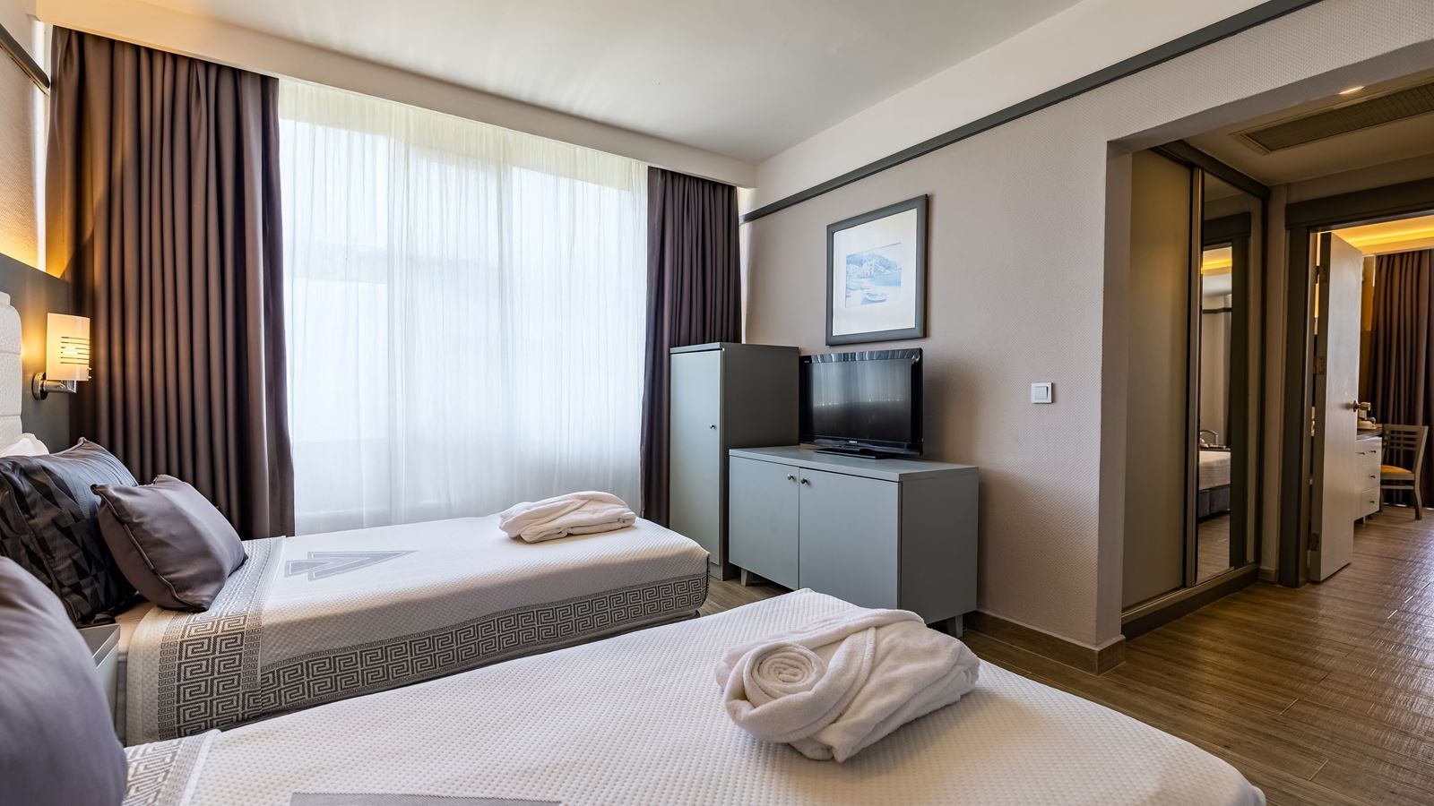 rooms-family-room-2-bedrooms