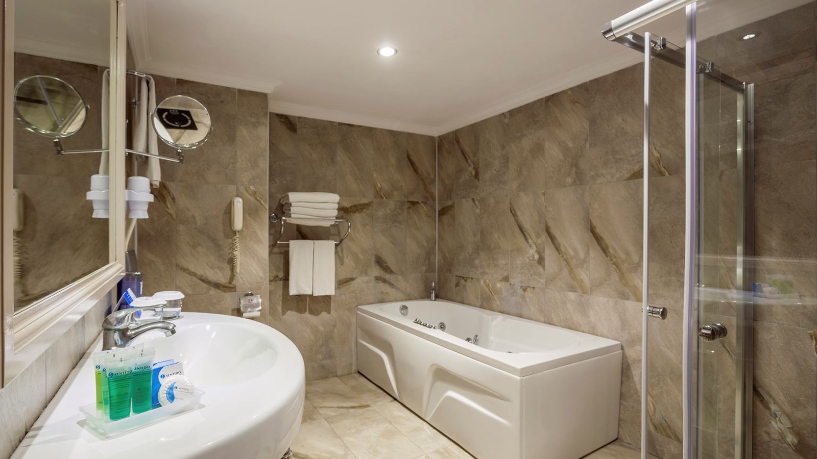 rooms-hotel-senior-suite