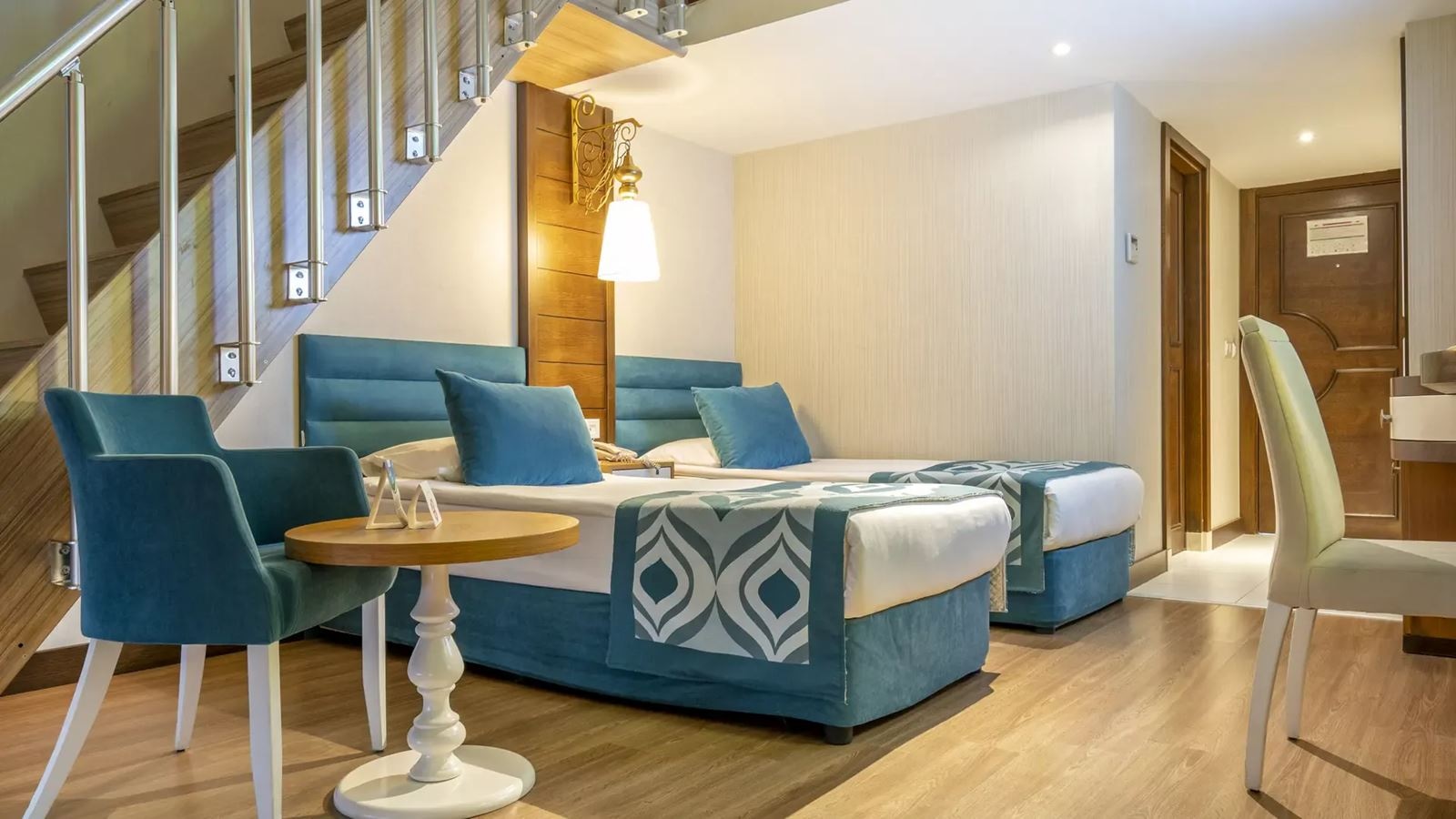 rooms-dublex-family-room