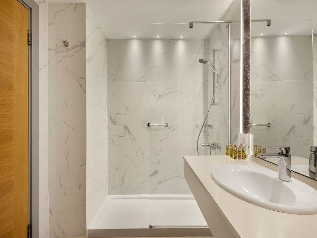 rooms-deluxe-room-sea-view