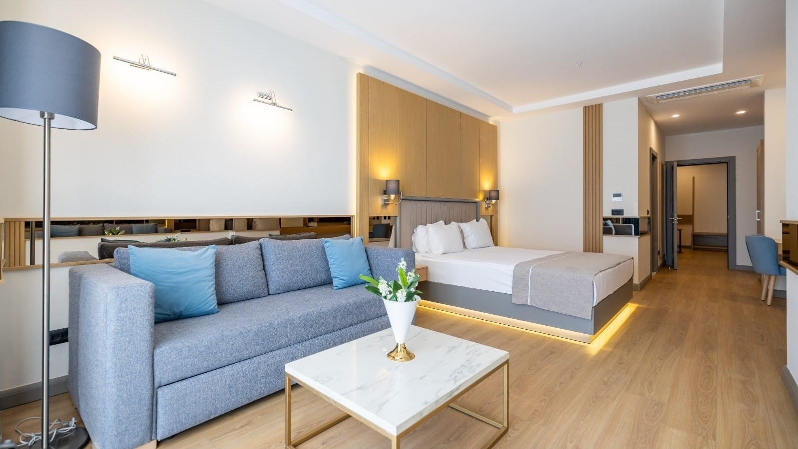 rooms-deluxe-suite-room