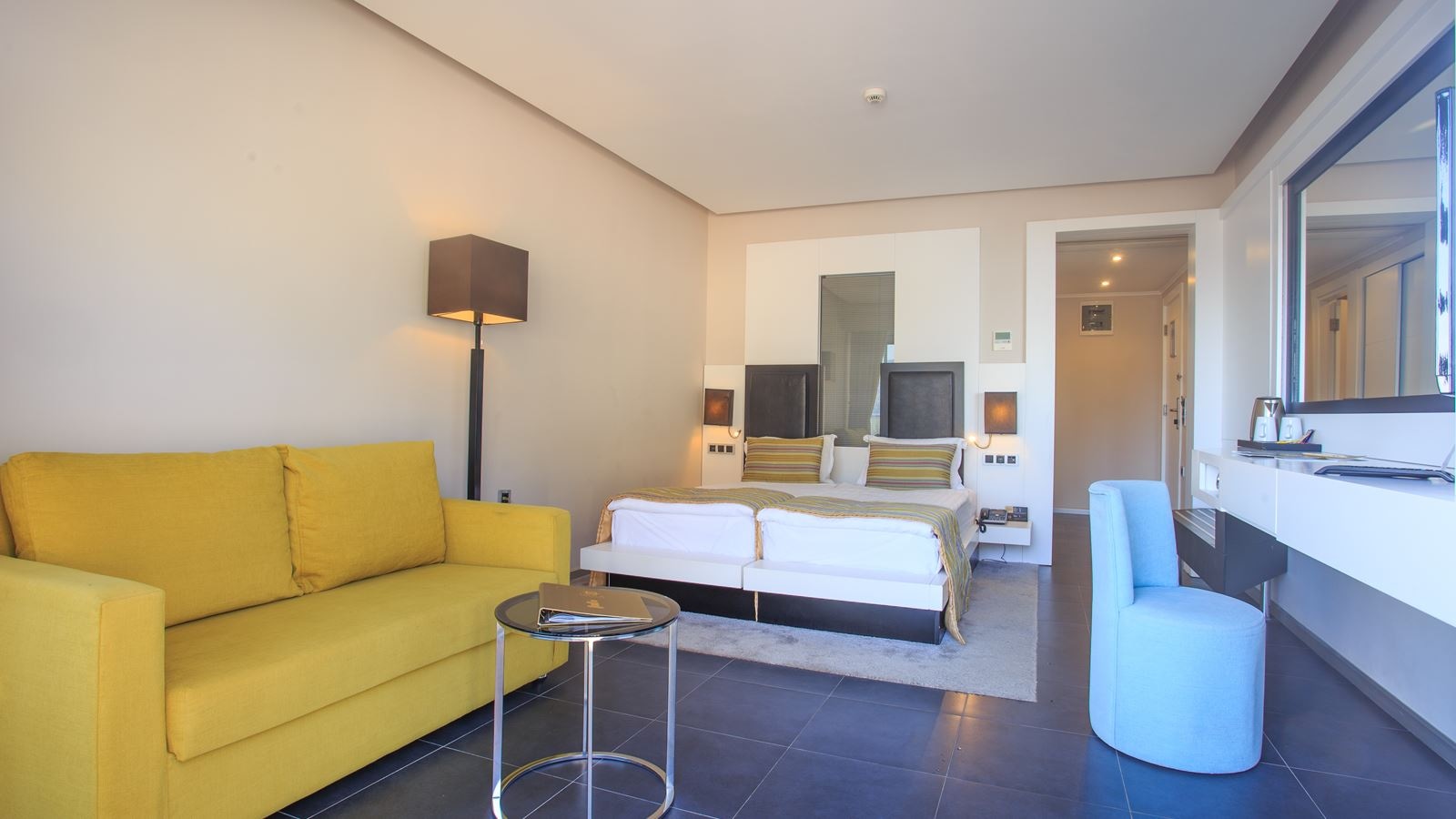 rooms-superior-room-land-view