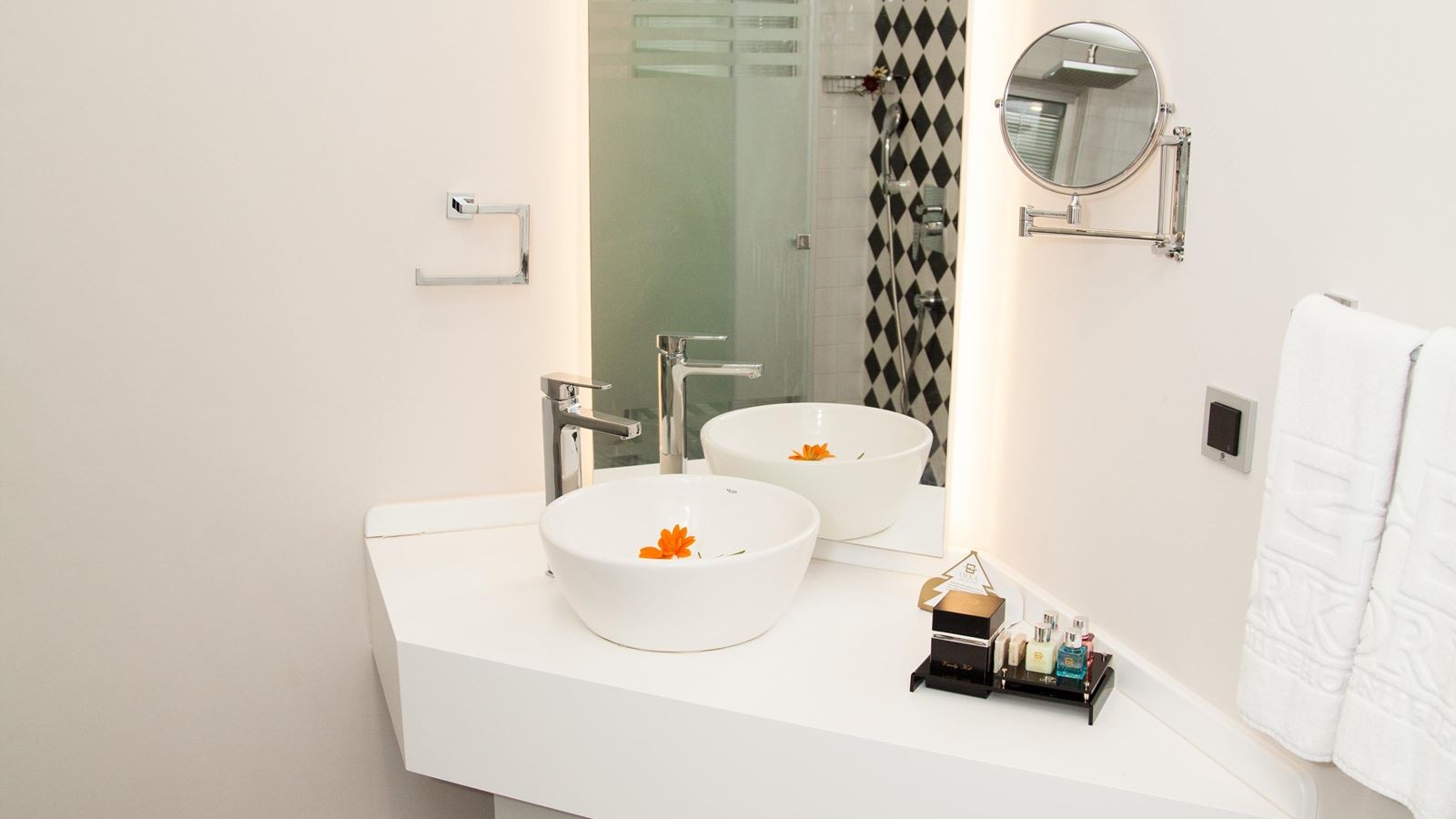 rooms-superior-room-land-view