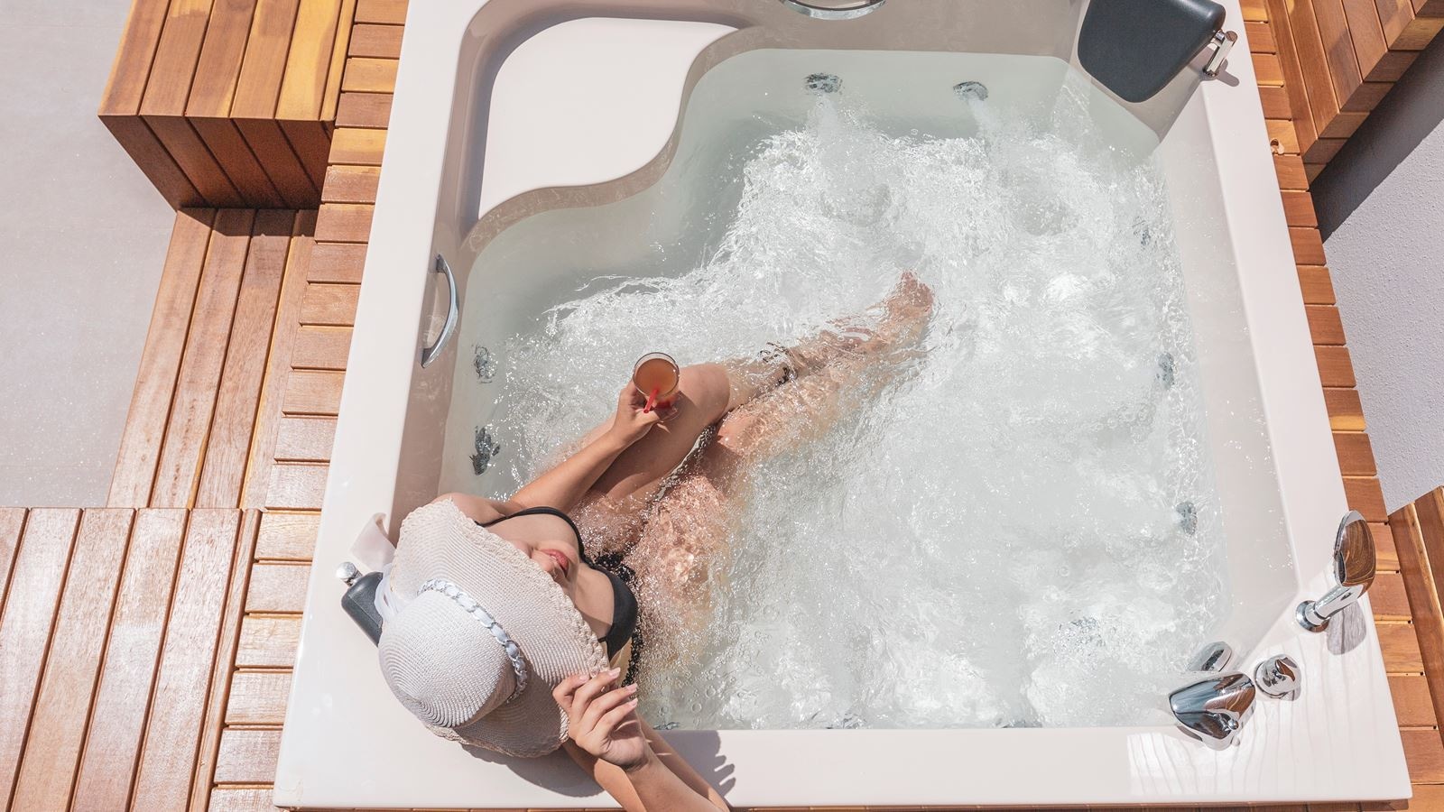 rooms-luxury-suites-with-jacuzzi