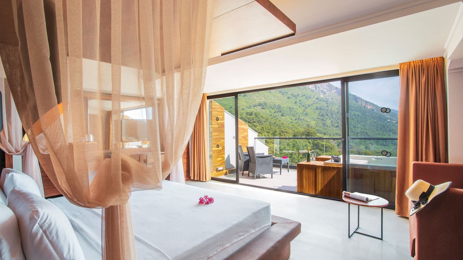 rooms-luxury-suites-with-jacuzzi