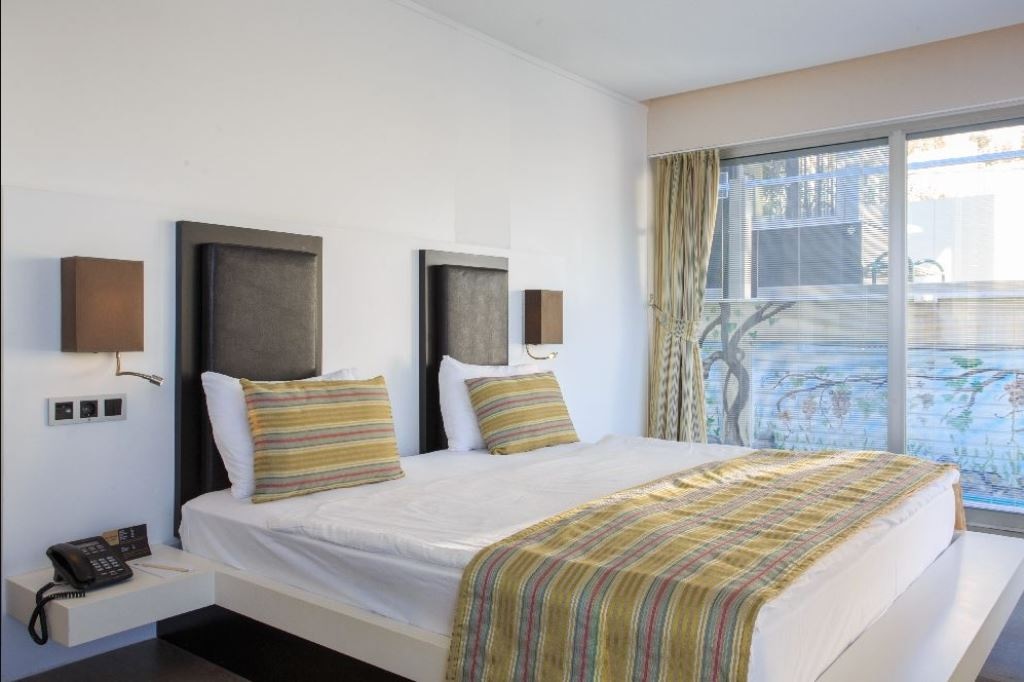 rooms-luxury-suites--swimup