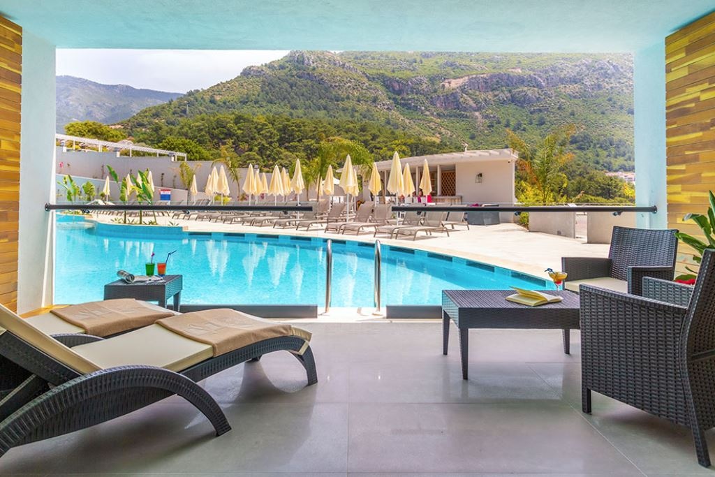 rooms-luxury-suites--swimup