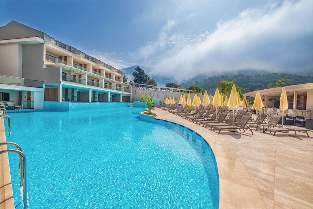 rooms-luxury-suites--swimup