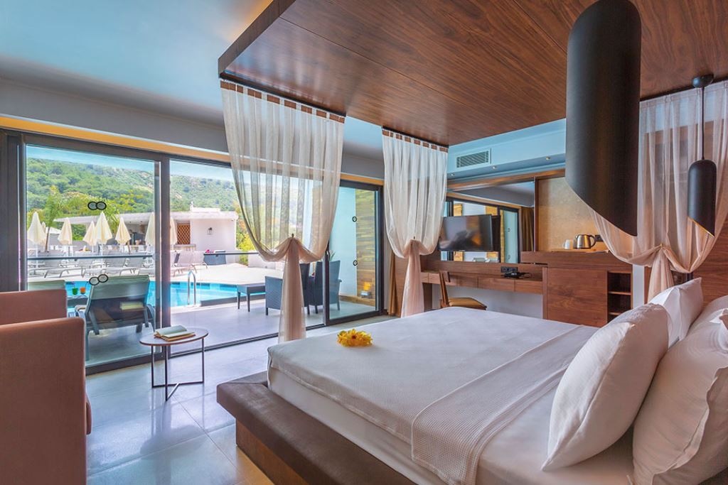 rooms-luxury-suites--swimup