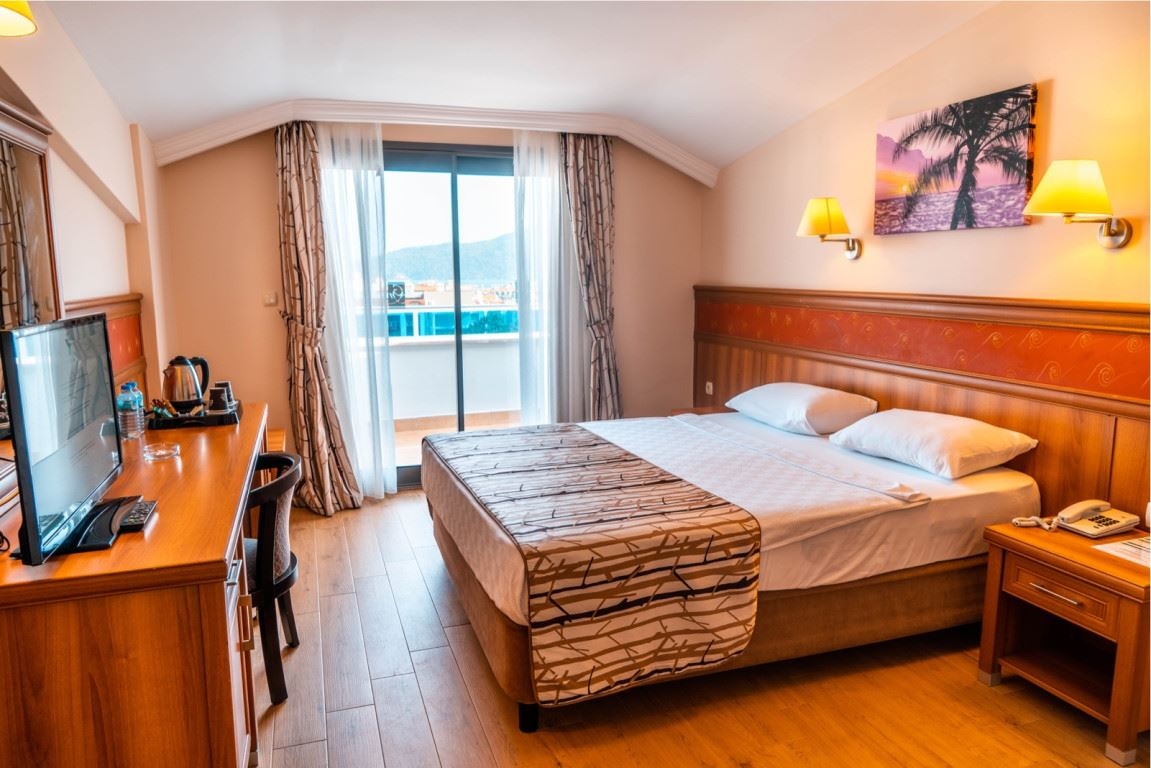 rooms-resort-family-room