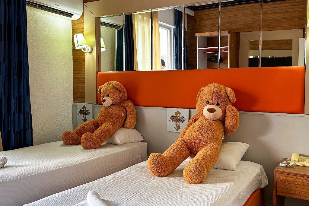 rooms-club-standard-economy-room