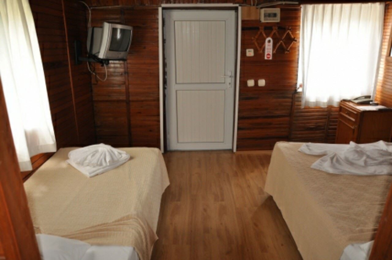 rooms-bungalow-standard-room