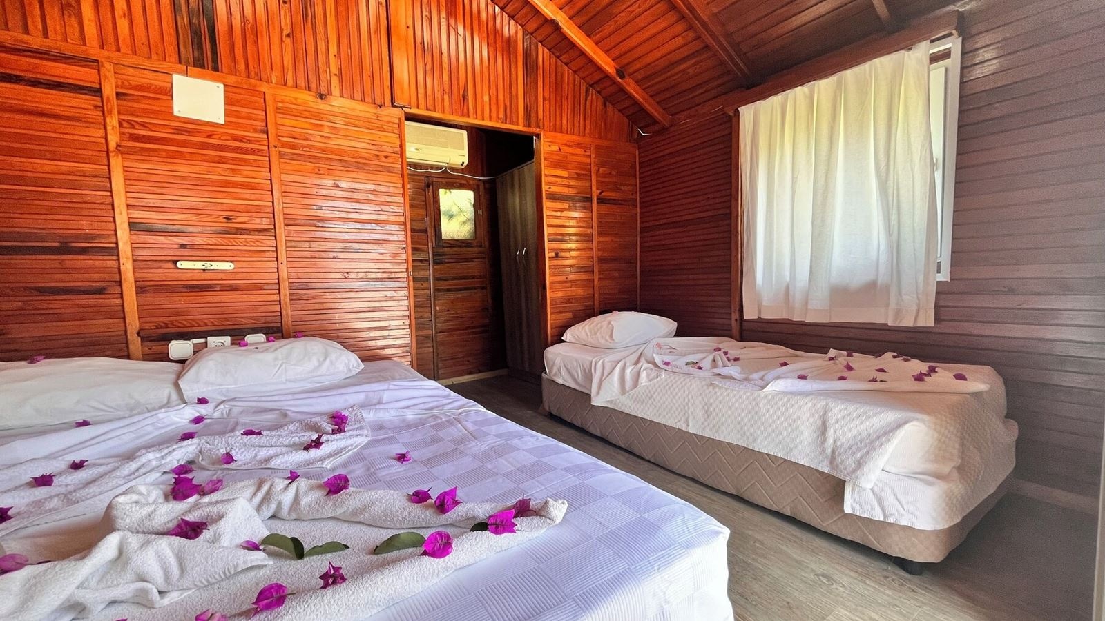 rooms-bungalow-standard-room